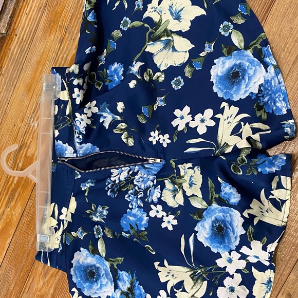 Shirt/skirt - Picture 2 of 3